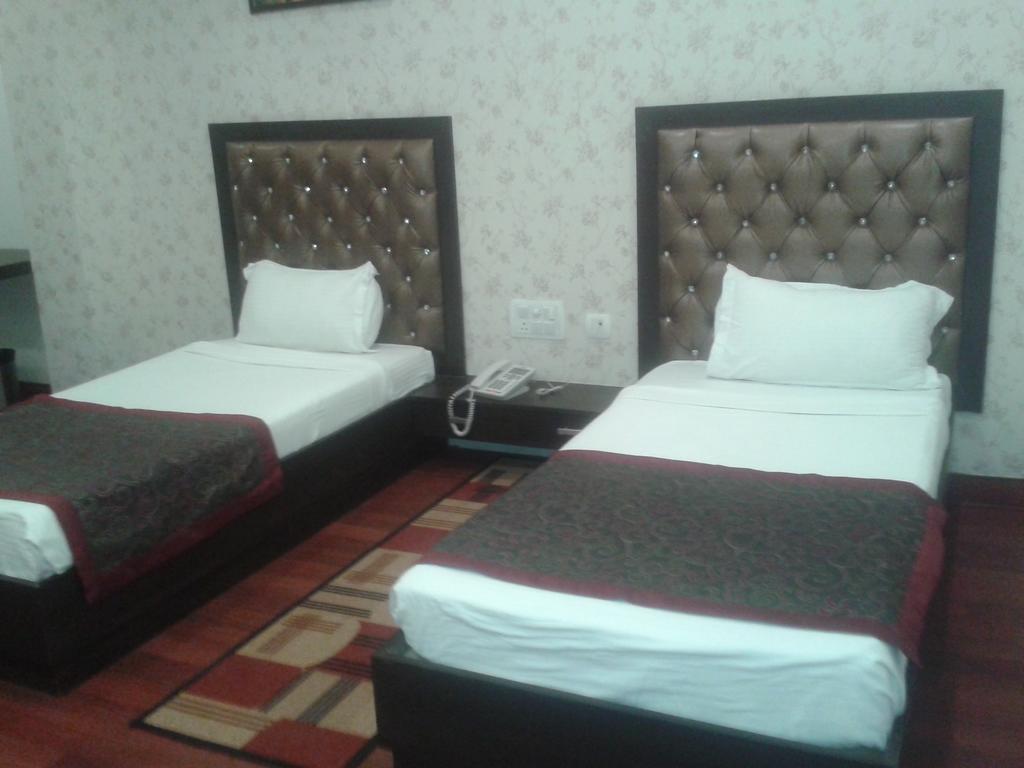 Hotel Krishna International Vrindāvan Habitación foto