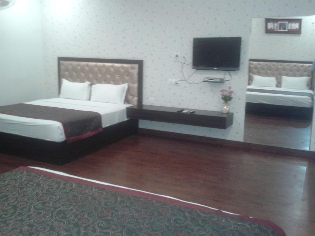 Hotel Krishna International Vrindāvan Habitación foto