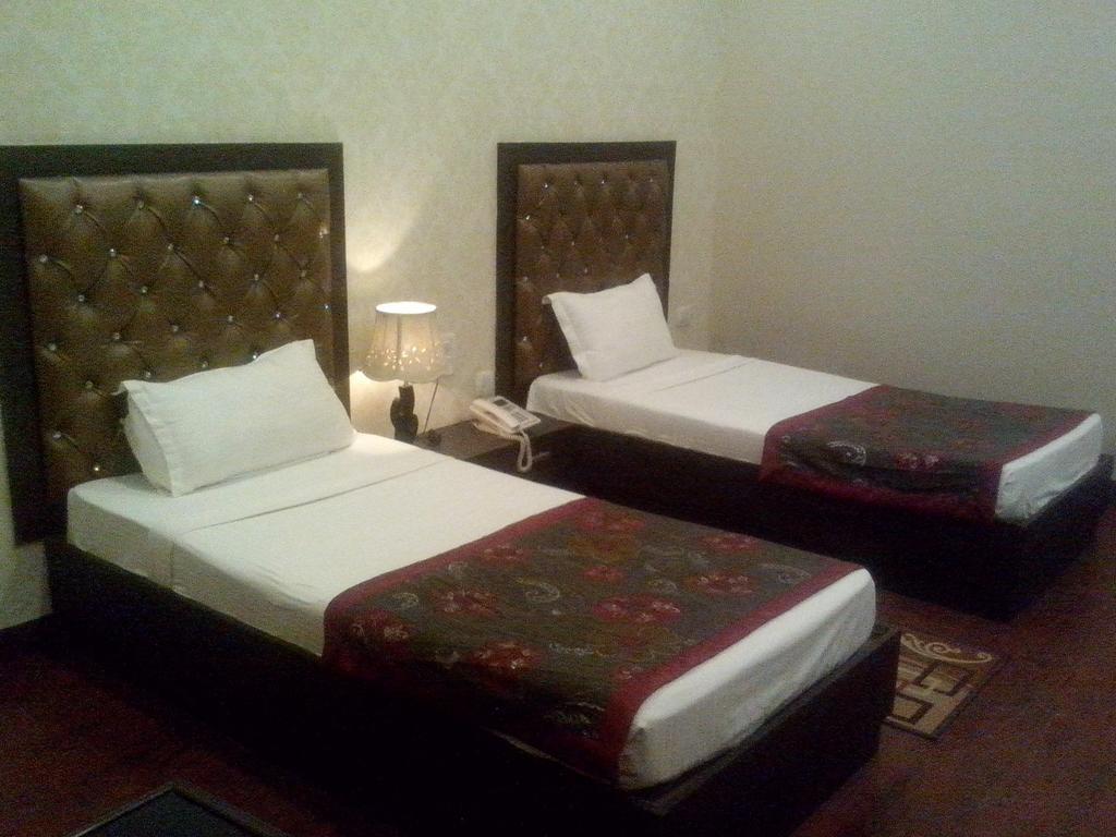 Hotel Krishna International Vrindāvan Habitación foto