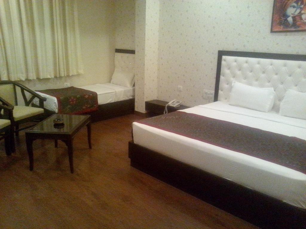 Hotel Krishna International Vrindāvan Habitación foto