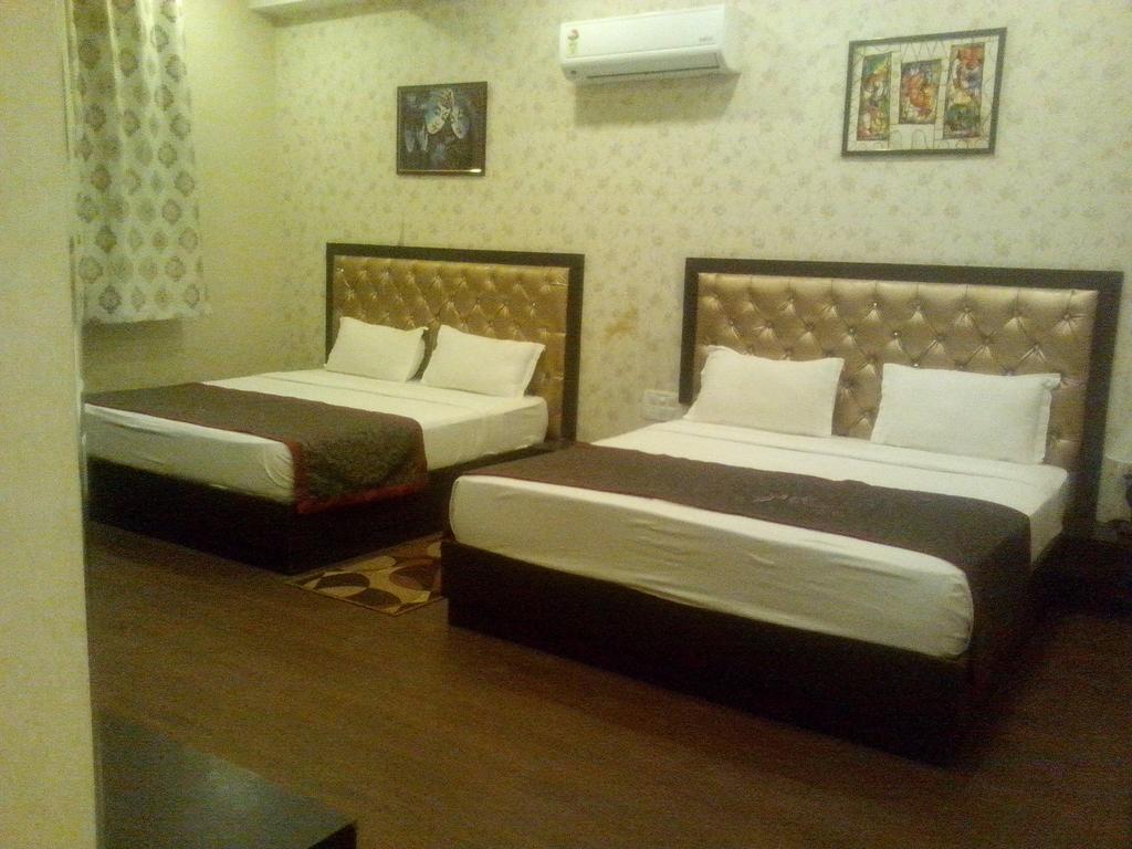 Hotel Krishna International Vrindāvan Habitación foto
