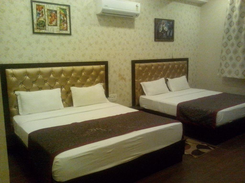 Hotel Krishna International Vrindāvan Habitación foto